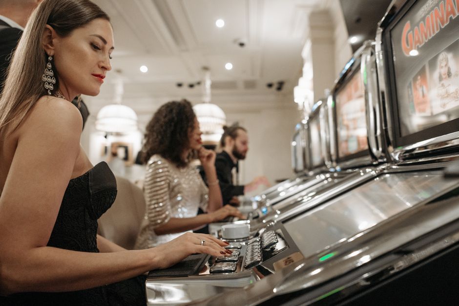 The Mechanics of the Slot: From One-Armed Bandits to Digital Reels